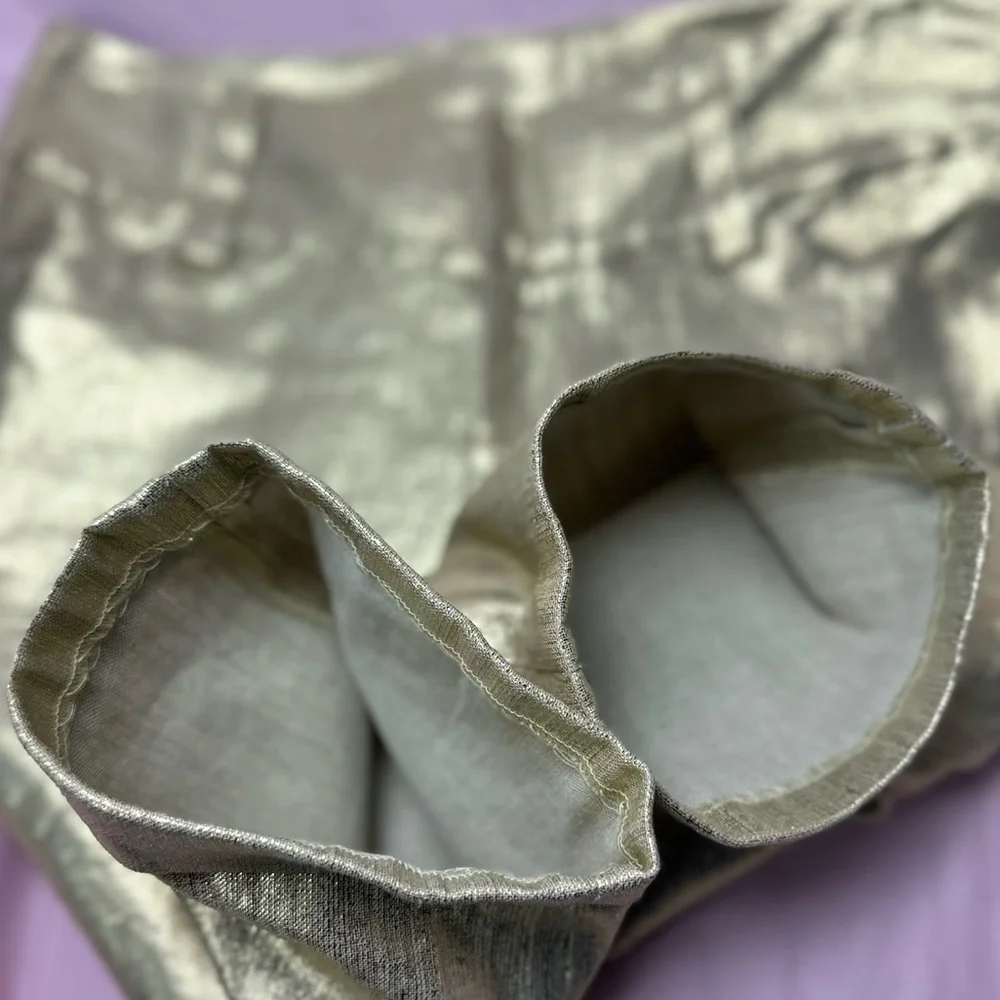 Alice + Olivia shimmery shiny metallic gold linen cotton Bermuda designer shorts